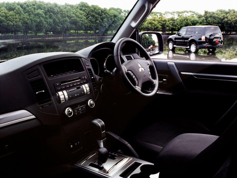  Mitsubishi Pajero 5-Door 2006 года  (JP) (фото 11 из 12)
